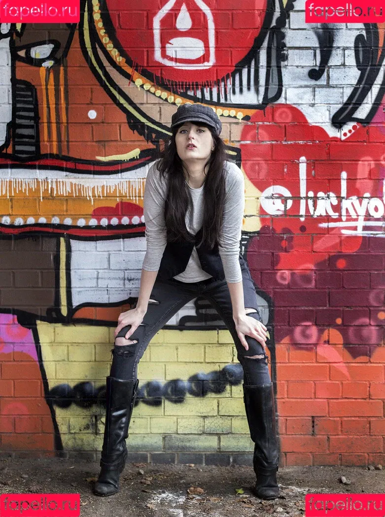 Clara Sinclair / Mangomodel666 / clarasinclairart Onlyfans Photo Gallery 