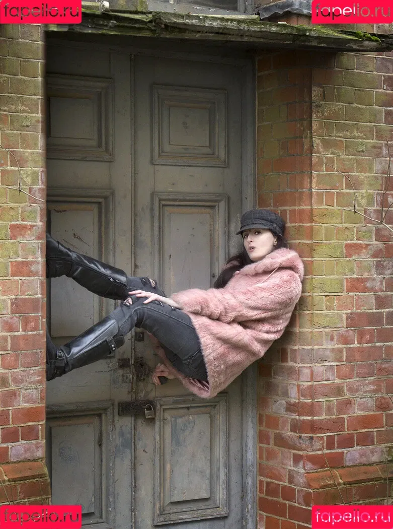 Clara Sinclair / Mangomodel666 / clarasinclairart Onlyfans Photo Gallery 