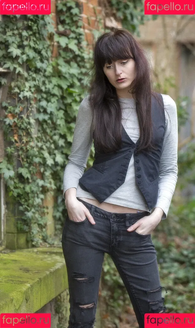 Clara Sinclair / Mangomodel666 / clarasinclairart Onlyfans Photo Gallery 