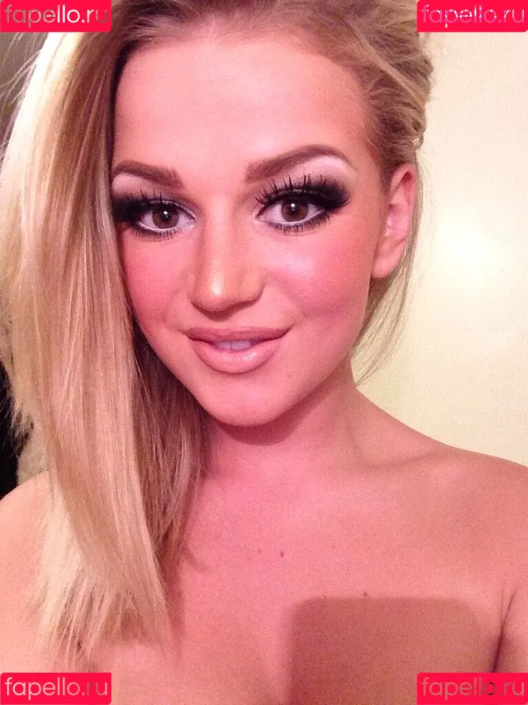 Erica / Holly Eriksson / Victoria A / hollyerikssonphotography Onlyfans Photo Gallery 