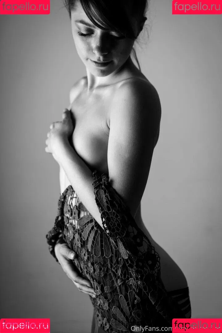 tiny.chipie.free / tinychipieoff Onlyfans Photo Gallery 