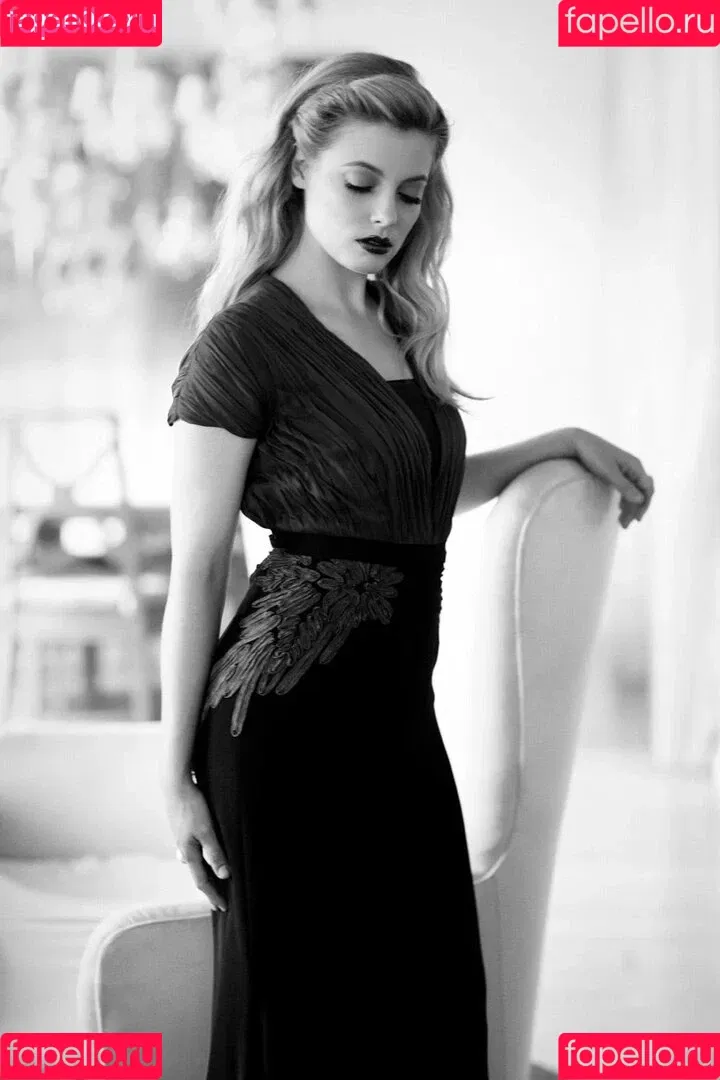 Gillian Jacobs / gillianjacobsofficial Onlyfans Photo Gallery 