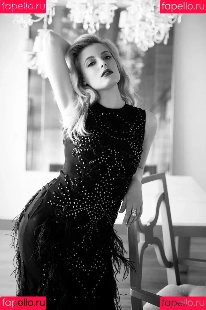 Gillian Jacobs / gillianjacobsofficial Onlyfans Photo Gallery 
