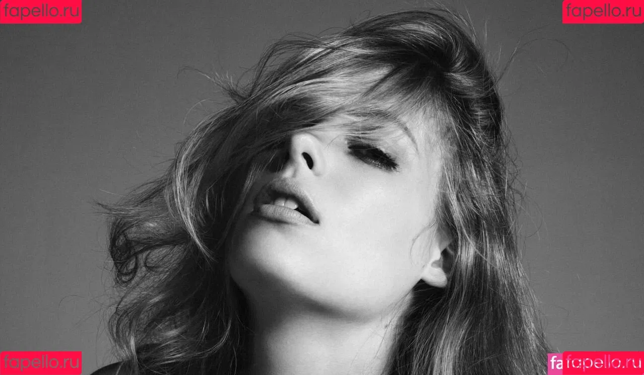 Gillian Jacobs / gillianjacobsofficial Onlyfans Photo Gallery 