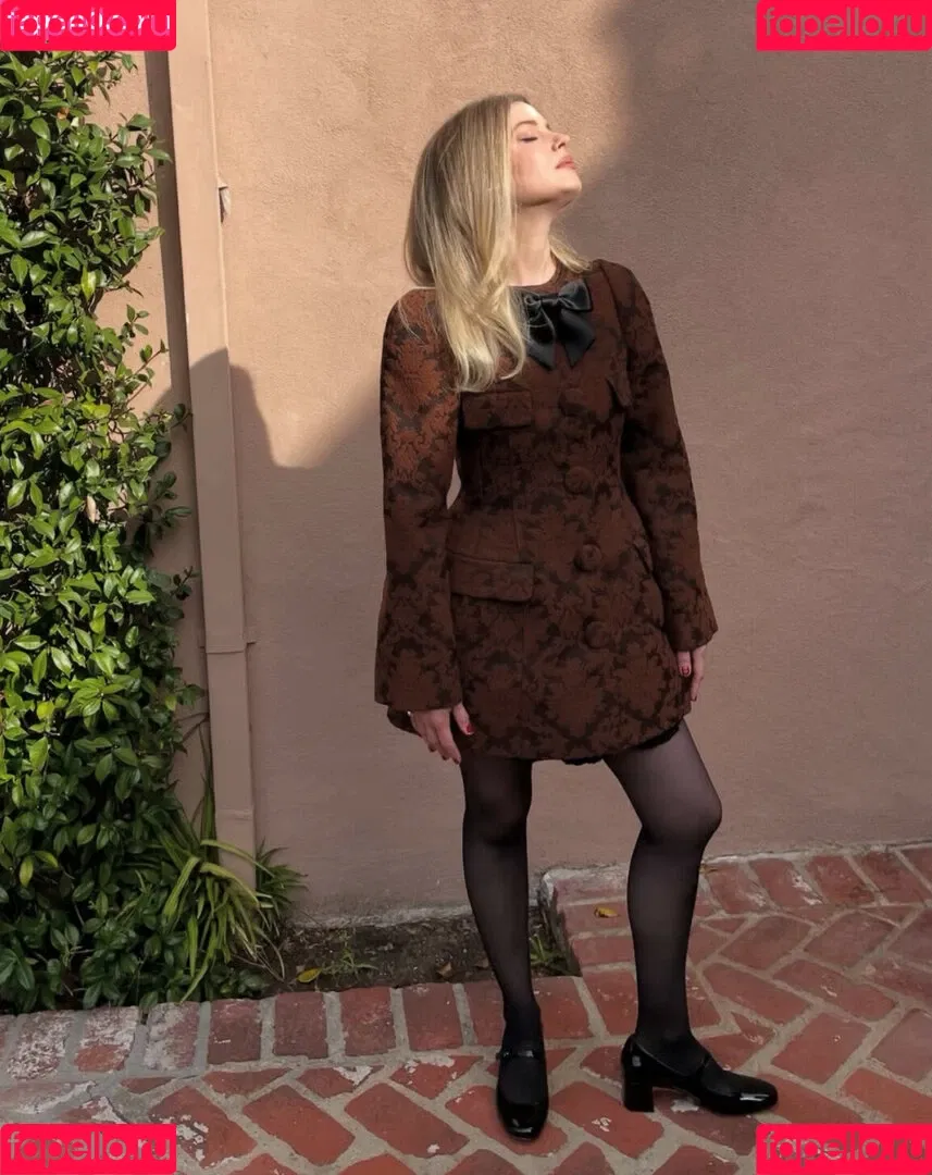 Gillian Jacobs / gillianjacobsofficial Onlyfans Photo Gallery 