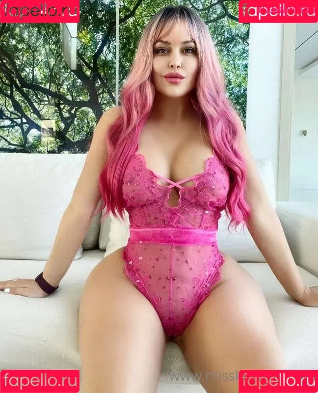 Andrea Abeli / Misskirroyal / msandrea.tv / msandreatv Onlyfans Photo Gallery 