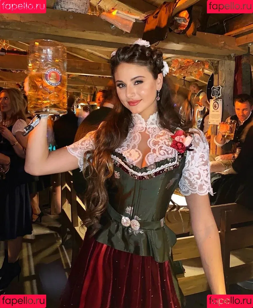 Carina Zavline / carina Onlyfans Photo Gallery 