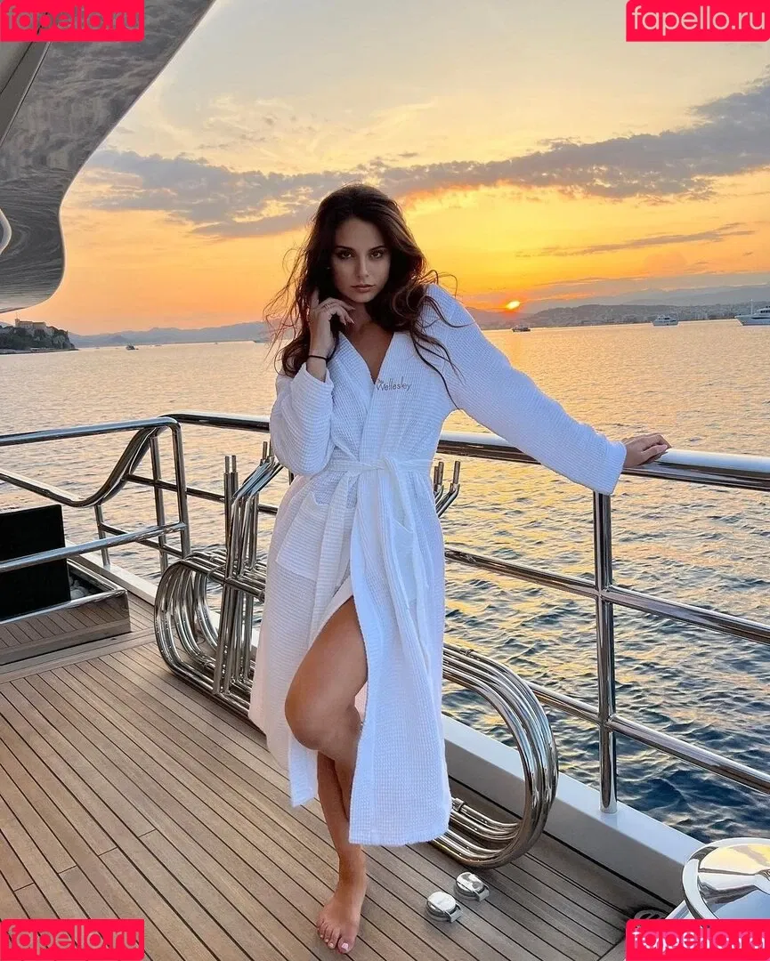 Carina Zavline / carina Onlyfans Photo Gallery 