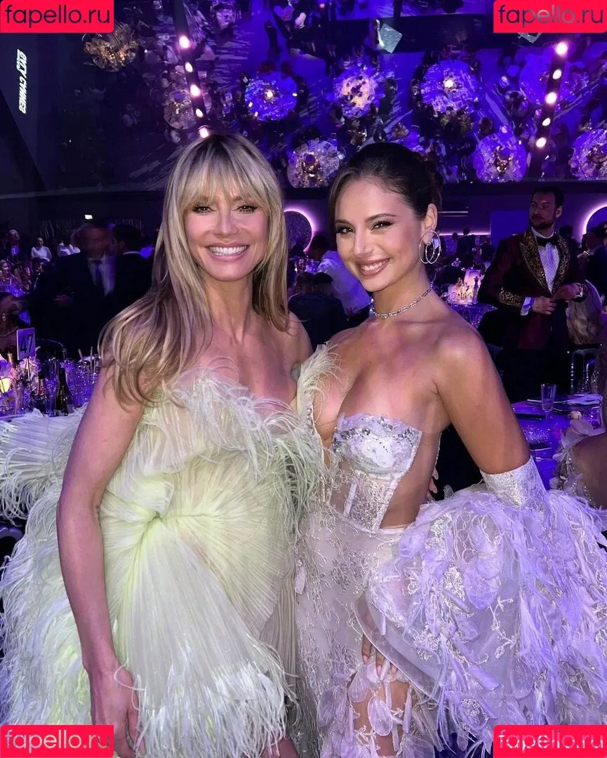 Carina Zavline / carina Onlyfans Photo Gallery 