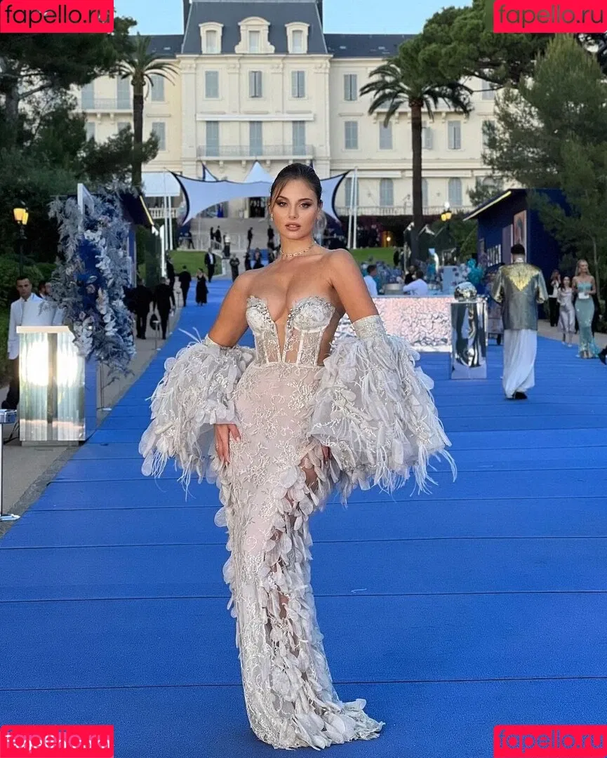 Carina Zavline / carina Onlyfans Photo Gallery 