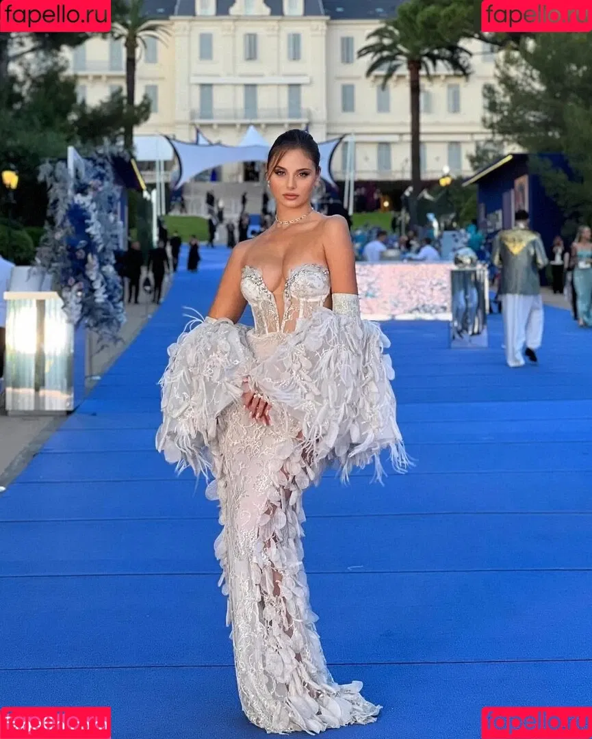 Carina Zavline / carina Onlyfans Photo Gallery 