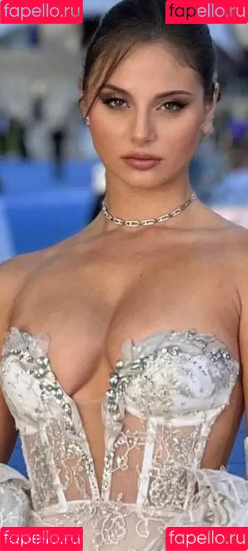 Carina Zavline / carina Onlyfans Photo Gallery 