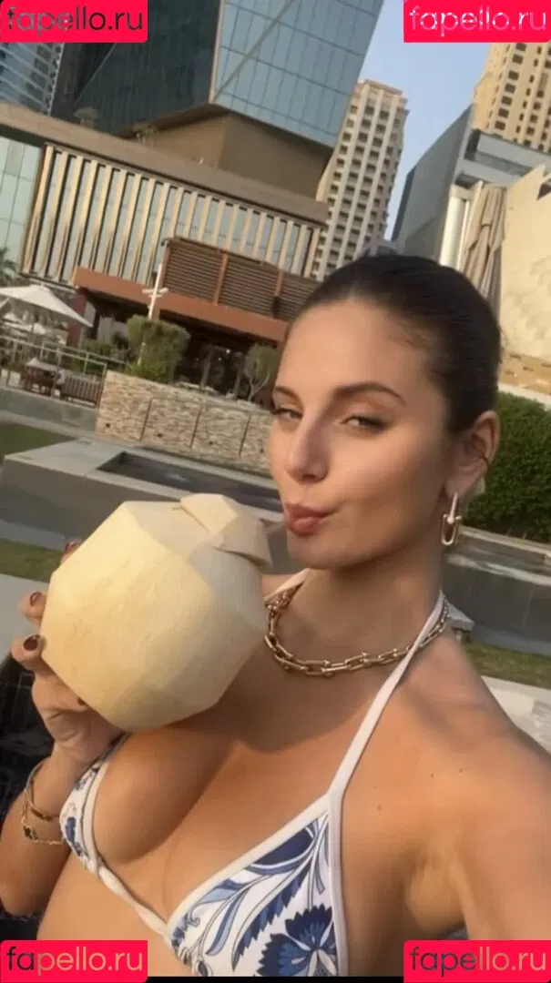 Carina Zavline / carina Onlyfans Photo Gallery 