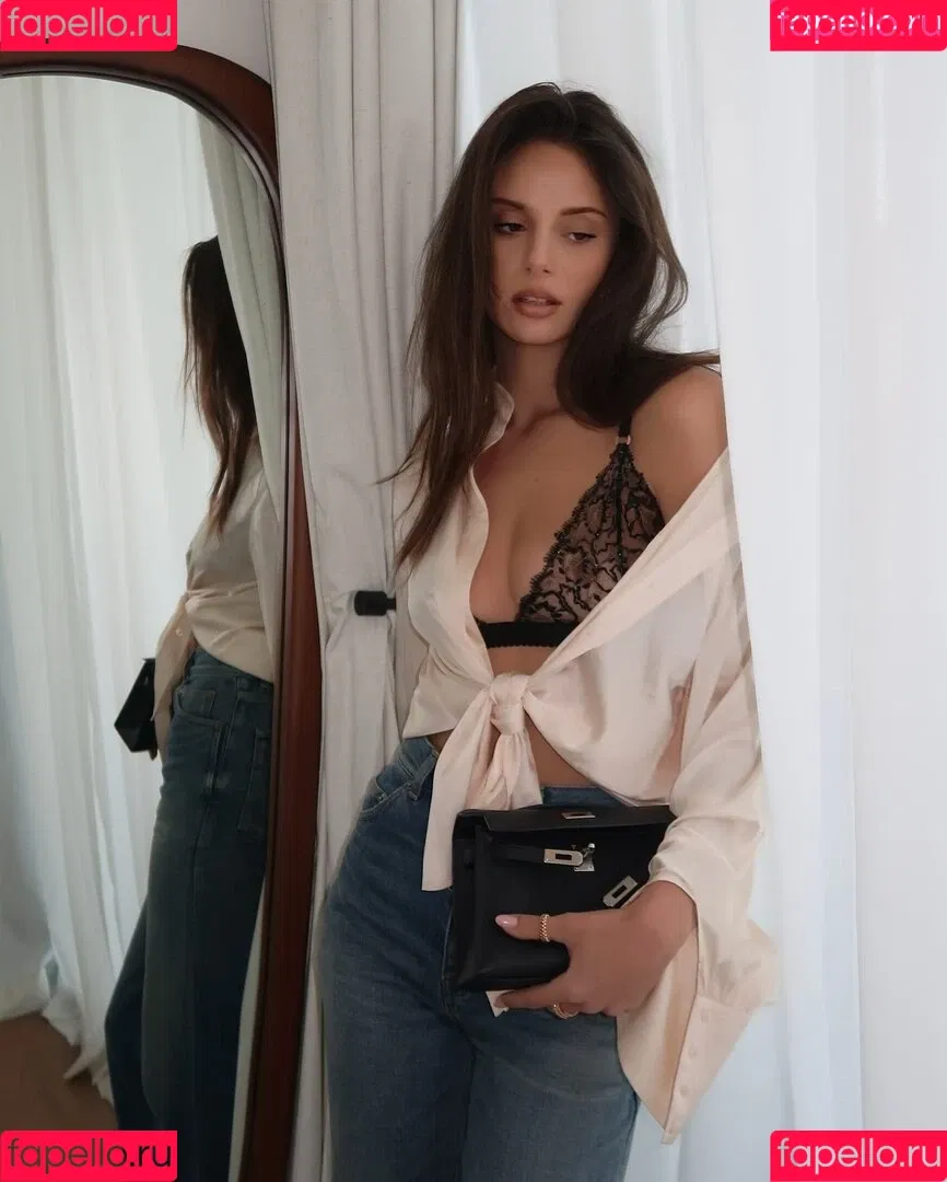 Carina Zavline / carina Onlyfans Photo Gallery 