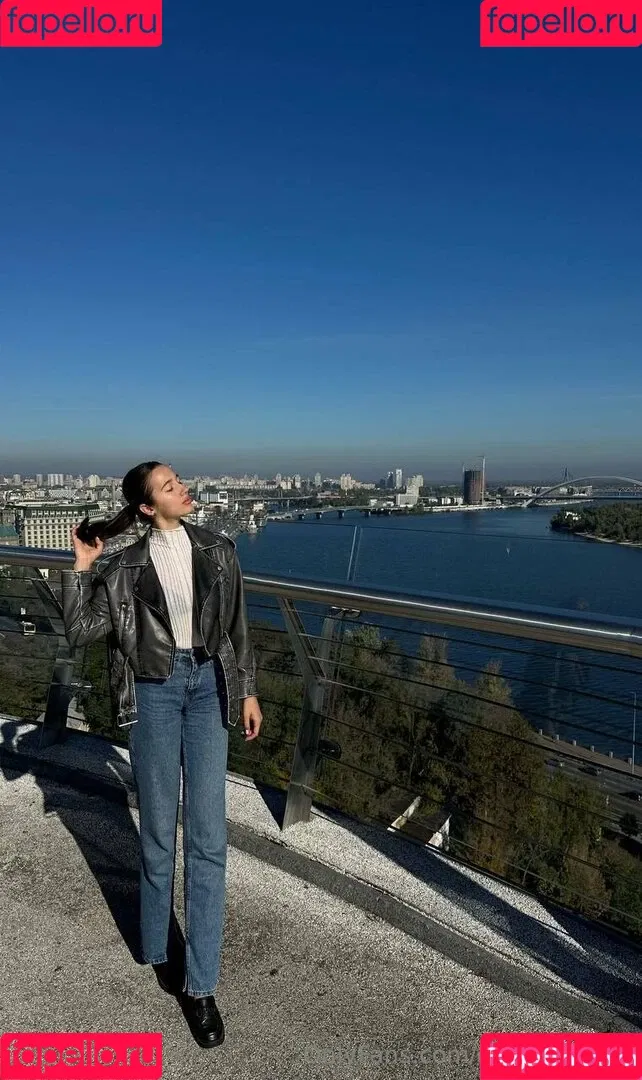 Emily Berryy / EmilyyInfinity / emily_berryy Onlyfans Photo Gallery 