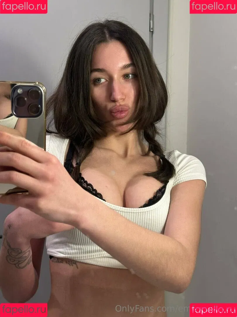 Emily Berryy / EmilyyInfinity / emily_berryy Onlyfans Photo Gallery 