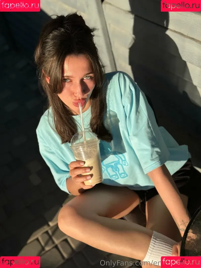 Emily Berryy / EmilyyInfinity / emily_berryy Onlyfans Photo Gallery 