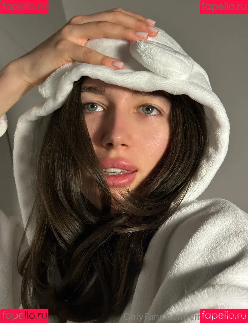 Emily Berryy / EmilyyInfinity / emily_berryy Onlyfans Photo Gallery 