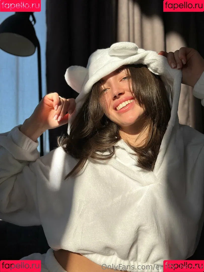 Emily Berryy / EmilyyInfinity / emily_berryy Onlyfans Photo Gallery 