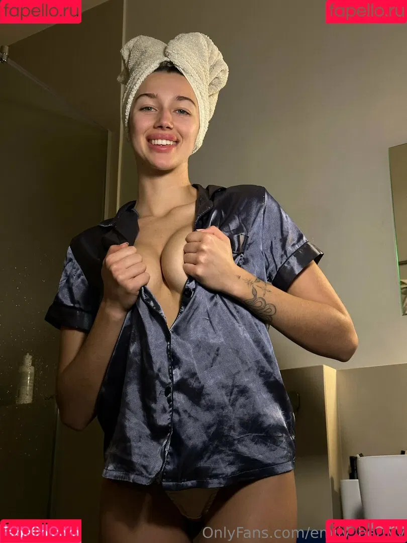 Emily Berryy / EmilyyInfinity / emily_berryy Onlyfans Photo Gallery 