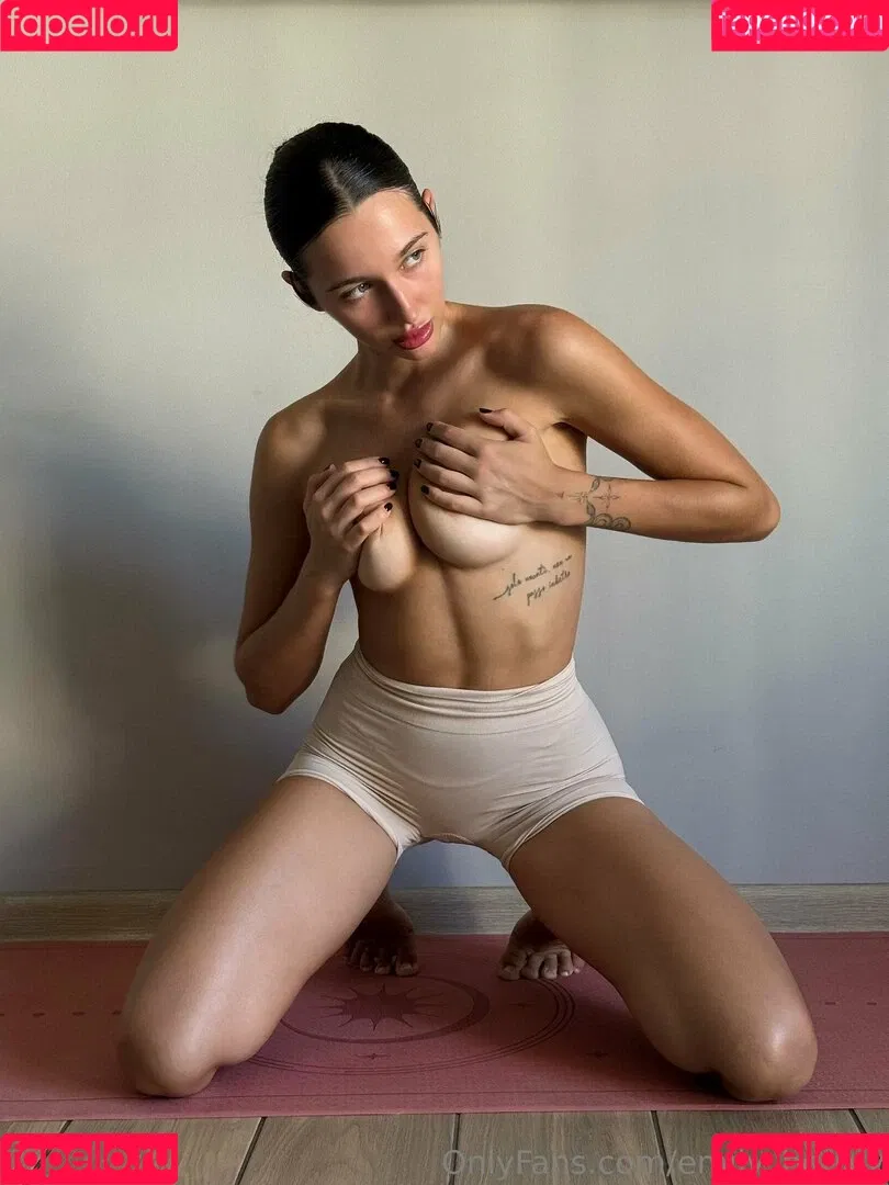 Emily Berryy / EmilyyInfinity / emily_berryy Onlyfans Photo Gallery 