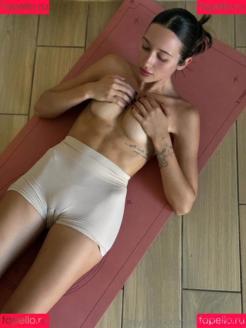 Emily Berryy / EmilyyInfinity / emily_berryy Onlyfans Photo Gallery 