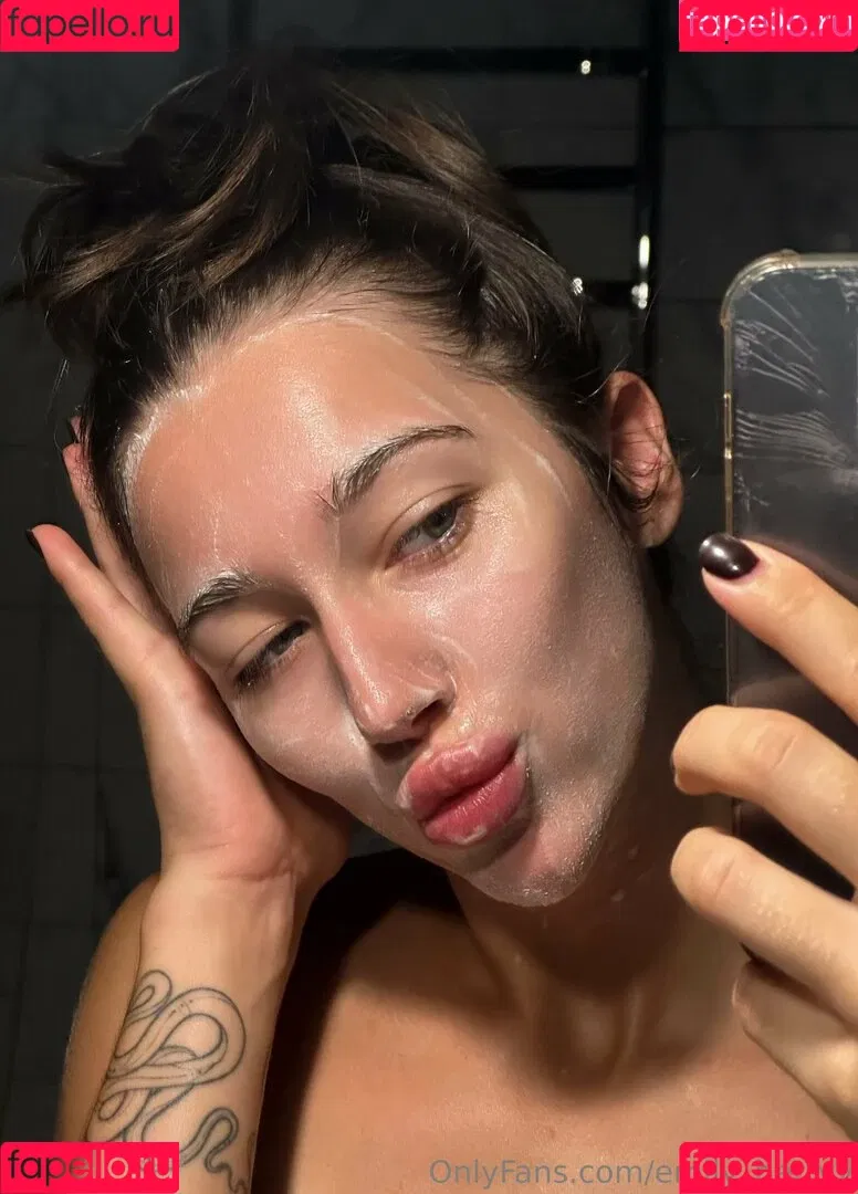 Emily Berryy / EmilyyInfinity / emily_berryy Onlyfans Photo Gallery 