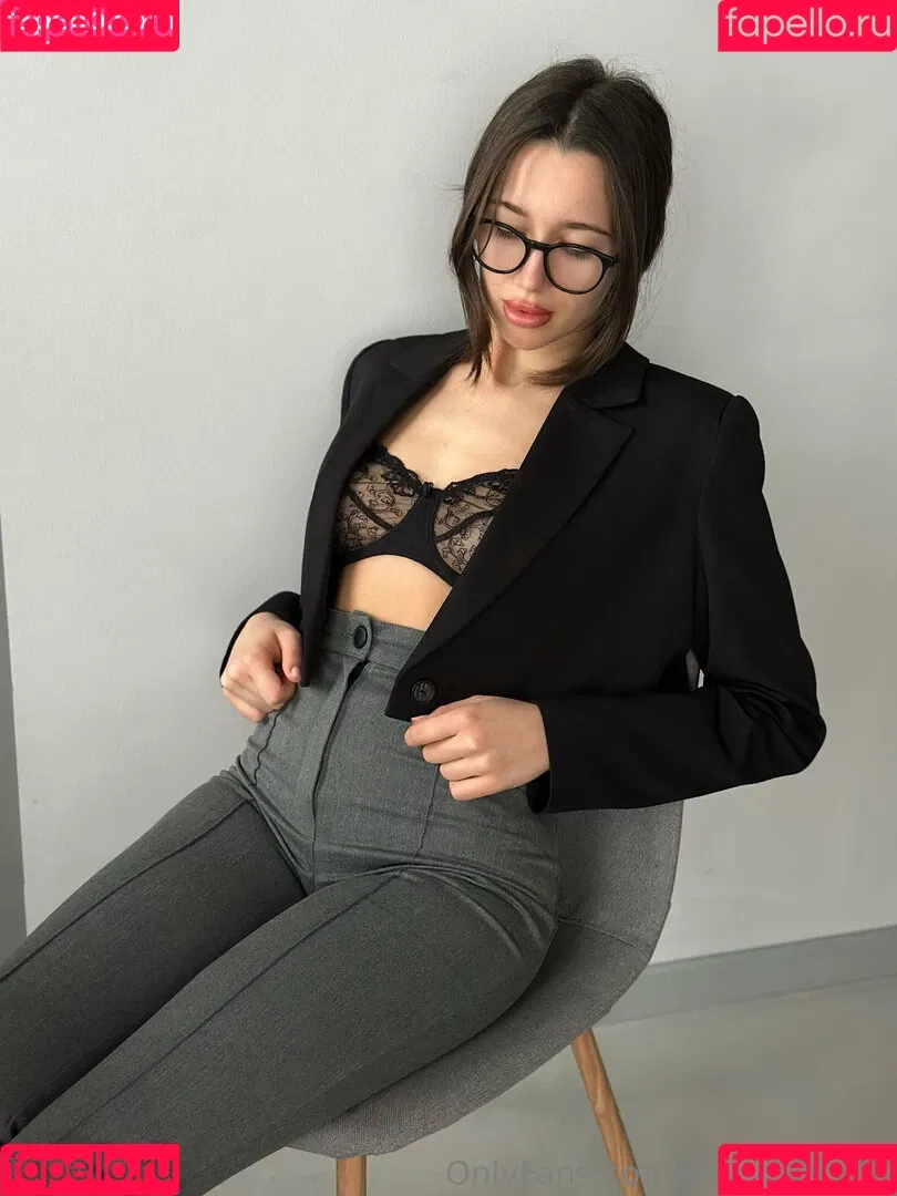 Emily Berryy / EmilyyInfinity / emily_berryy Onlyfans Photo Gallery 