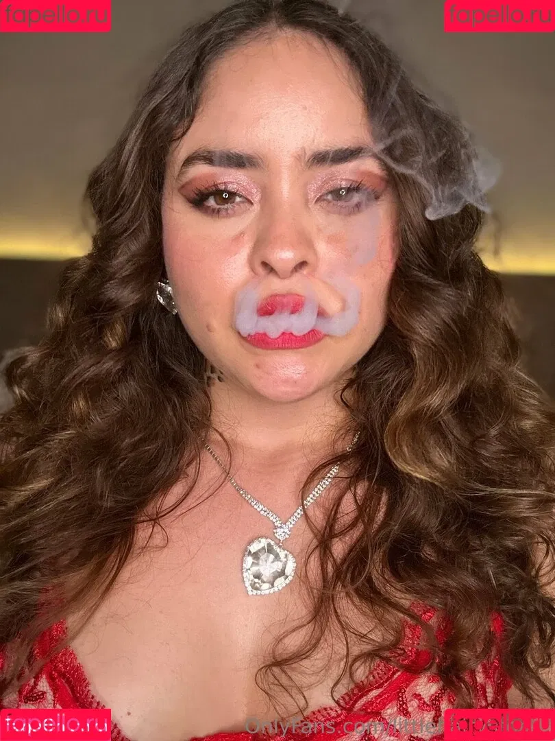 littlehairylola / littlehairystoner / littlehairystonervip Onlyfans Photo Gallery 