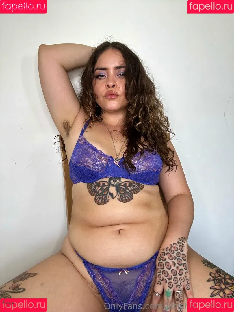 littlehairylola / littlehairystoner / littlehairystonervip Onlyfans Photo Gallery 