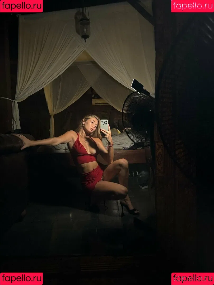 clairethomps98 / clairethompson Onlyfans Photo Gallery 