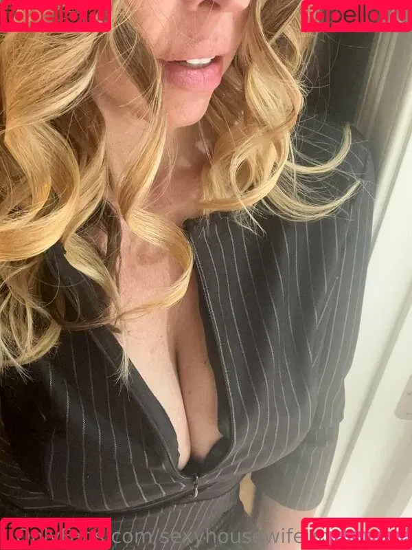 Wild Riley Rae / officiallyrileyrae / sexyhousewifeunplugged Onlyfans Photo Gallery 