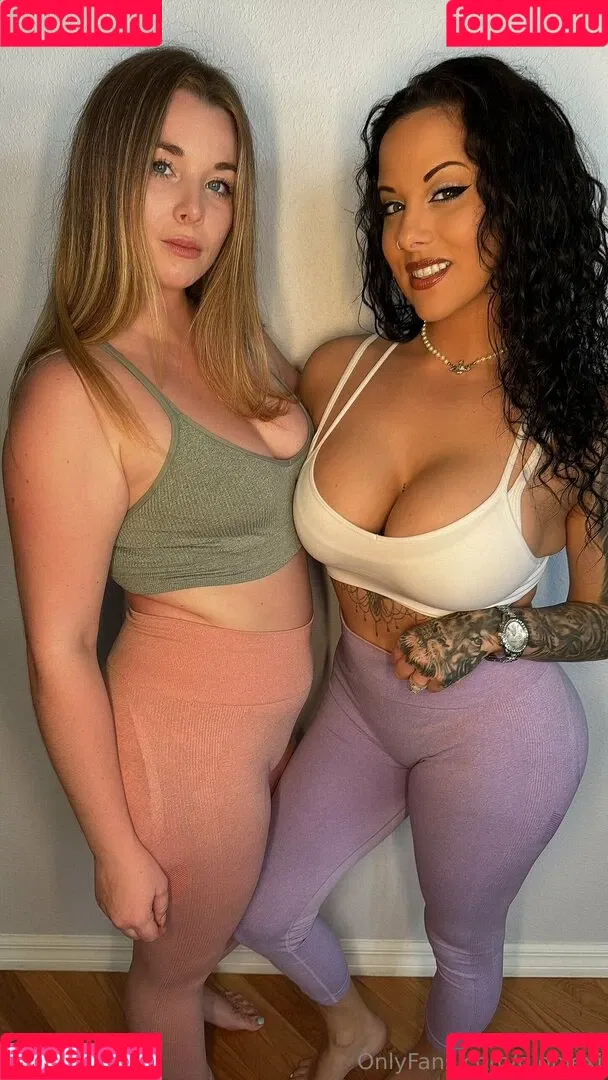 FineWineGal1 / gionlexi / littlebecky12122 Onlyfans Photo Gallery 