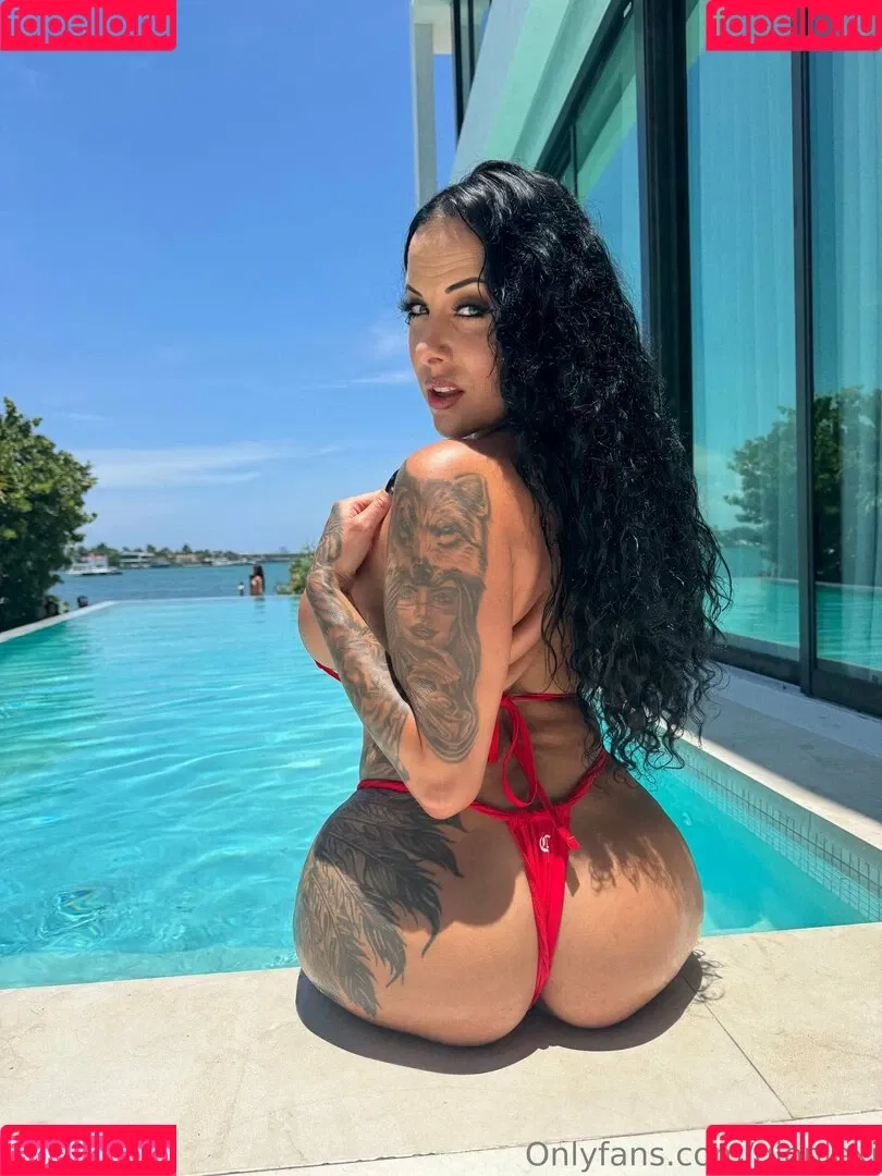 FineWineGal1 / gionlexi / littlebecky12122 Onlyfans Photo Gallery 