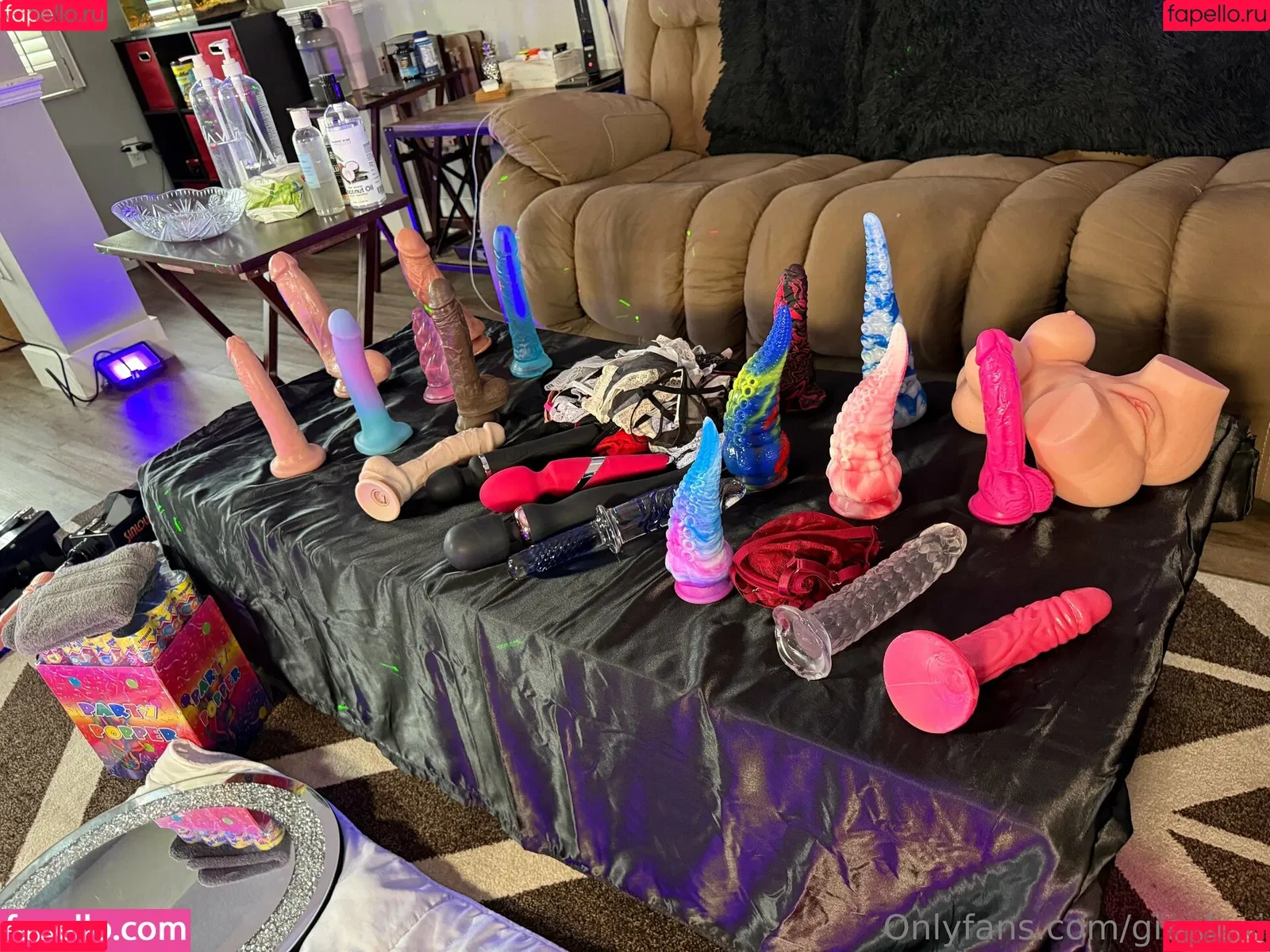 FineWineGal1 / gionlexi / littlebecky12122 Onlyfans Photo Gallery 