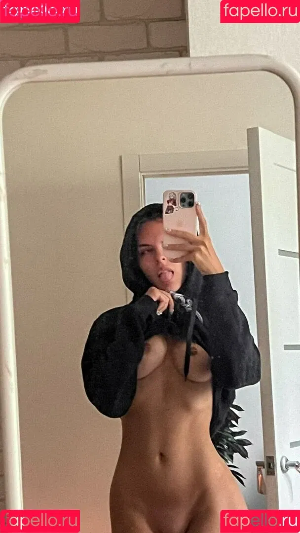 Vika Mednis / xmednisx Onlyfans Photo Gallery 