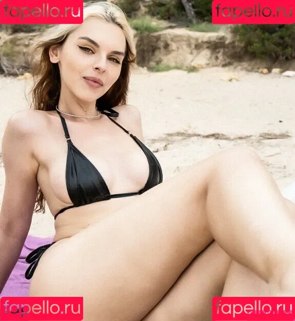 Vika Mednis / xmednisx Onlyfans Photo Gallery 