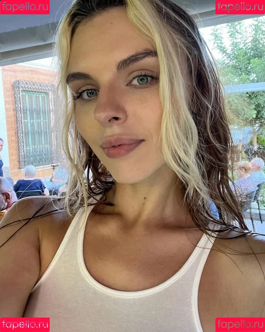 Vika Mednis / xmednisx Onlyfans Photo Gallery 