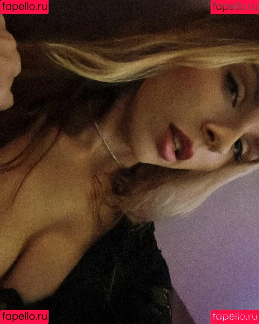 Vika Mednis / xmednisx Onlyfans Photo Gallery 