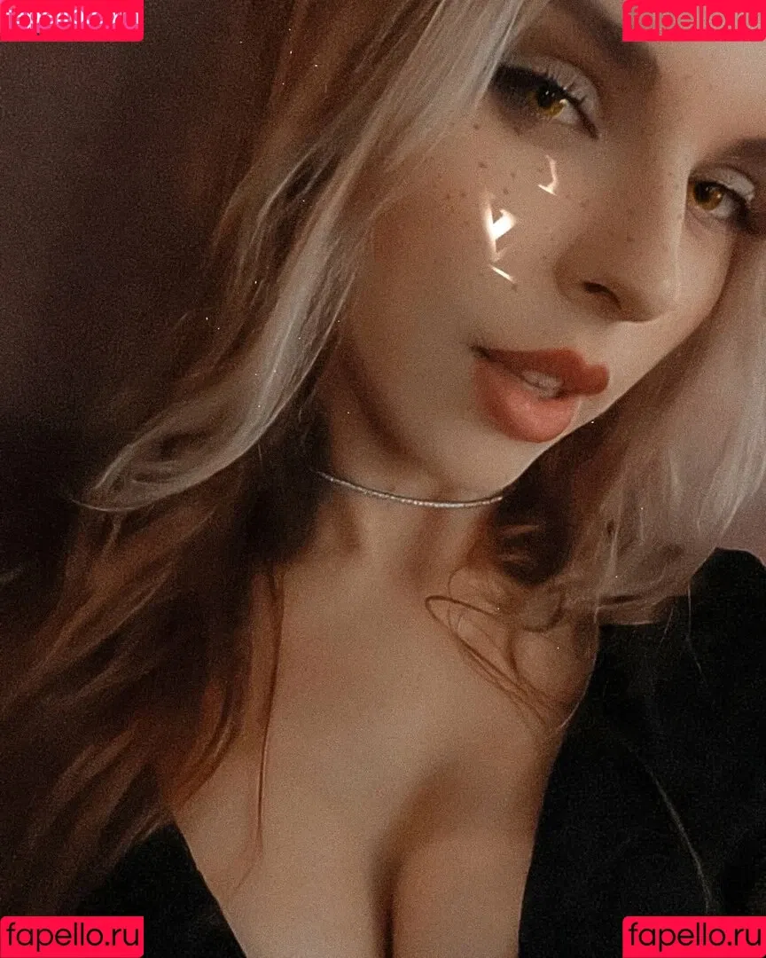 Vika Mednis / xmednisx Onlyfans Photo Gallery 