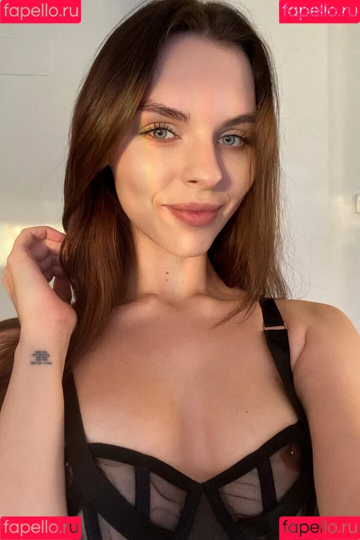 Vika Mednis / xmednisx Onlyfans Photo Gallery 