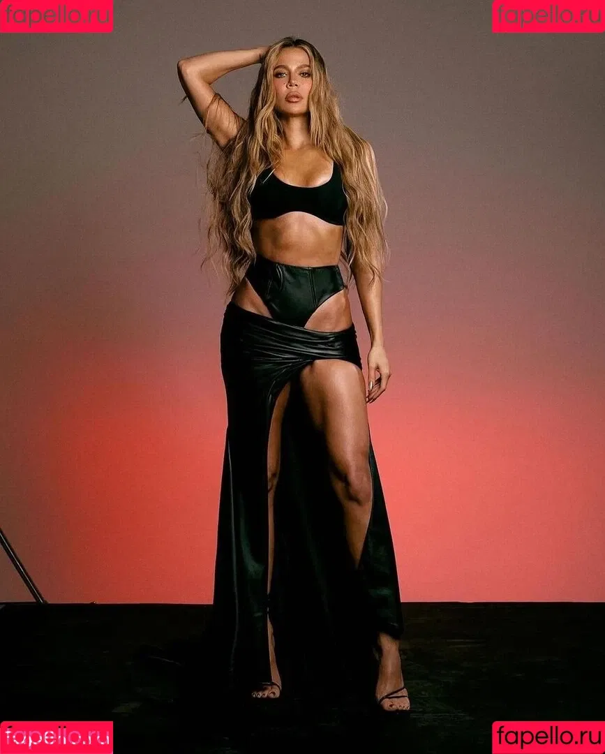 Khloe Kardashian / khloekardashian Onlyfans Photo Gallery 