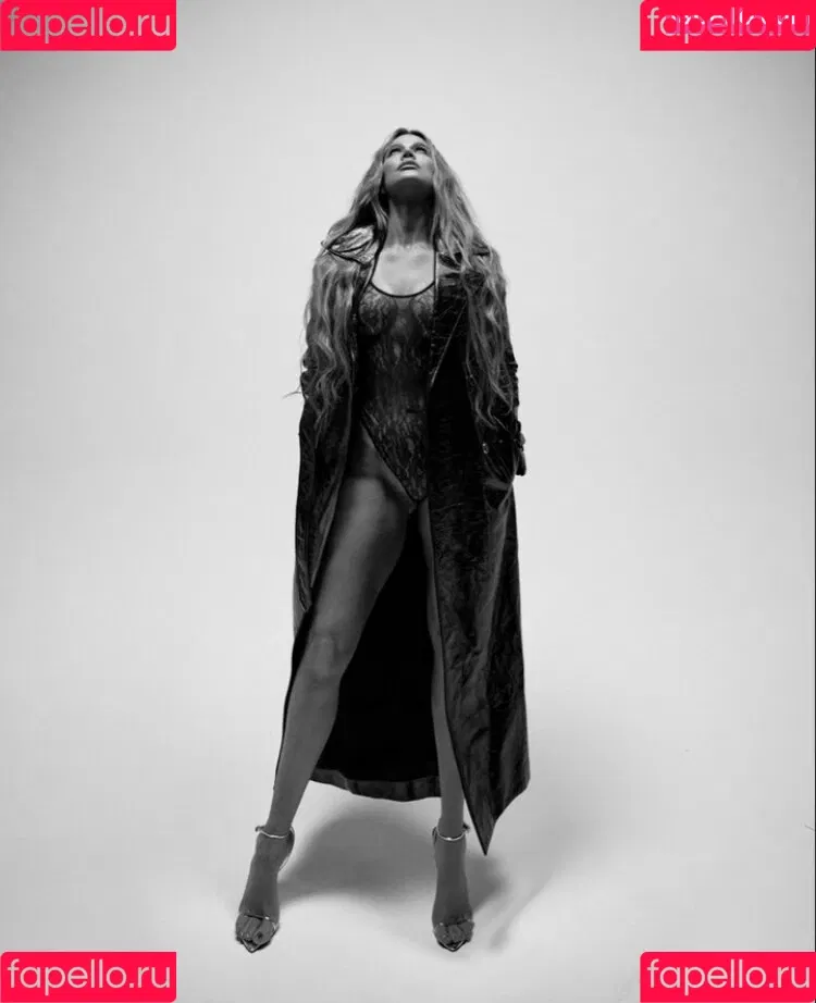 Khloe Kardashian / khloekardashian Onlyfans Photo Gallery 