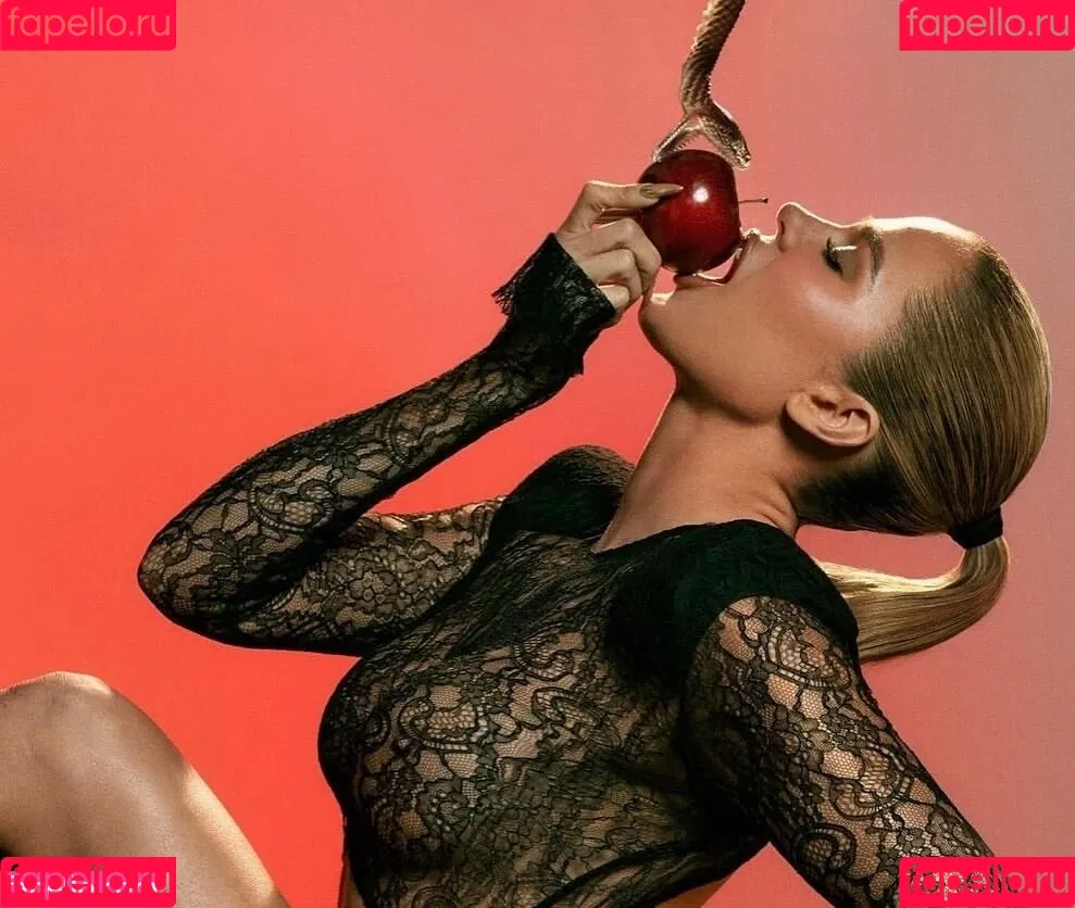 Khloe Kardashian / khloekardashian Onlyfans Photo Gallery 