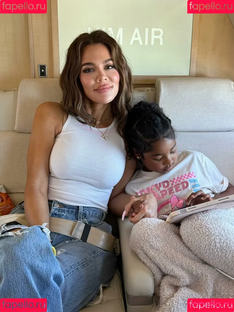 Khloe Kardashian / khloekardashian Onlyfans Photo Gallery 