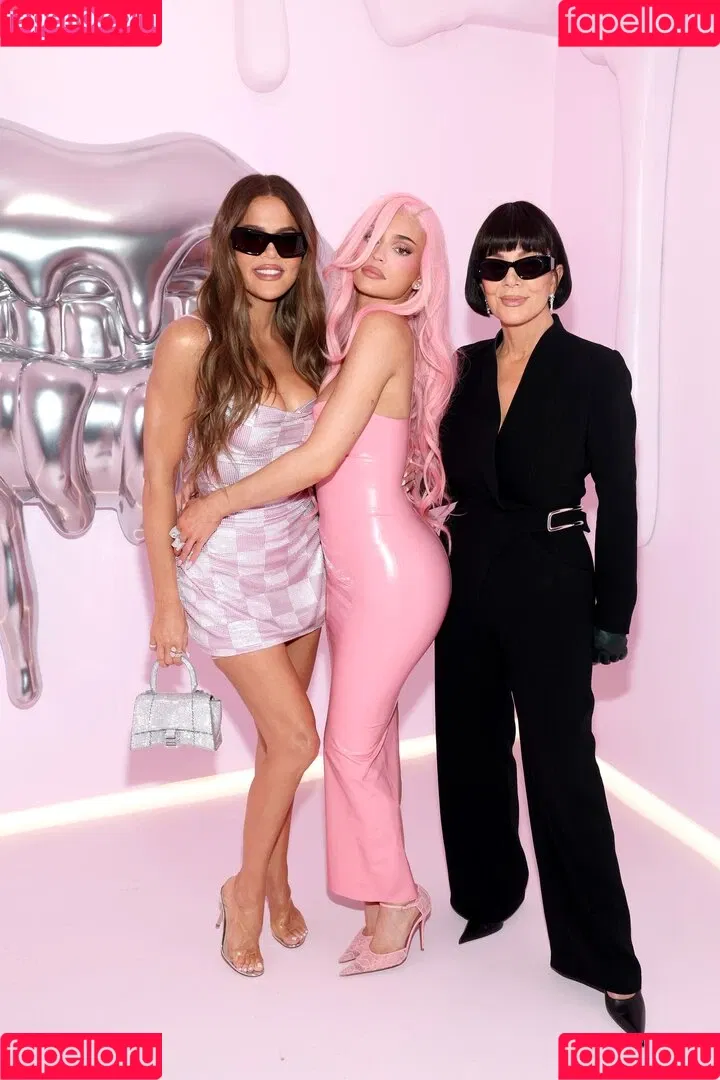 Khloe Kardashian / khloekardashian Onlyfans Photo Gallery 