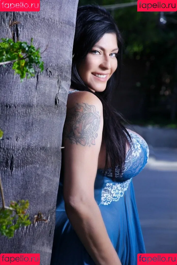 Shelly Martinez / shellyfromcali4 Onlyfans Photo Gallery 