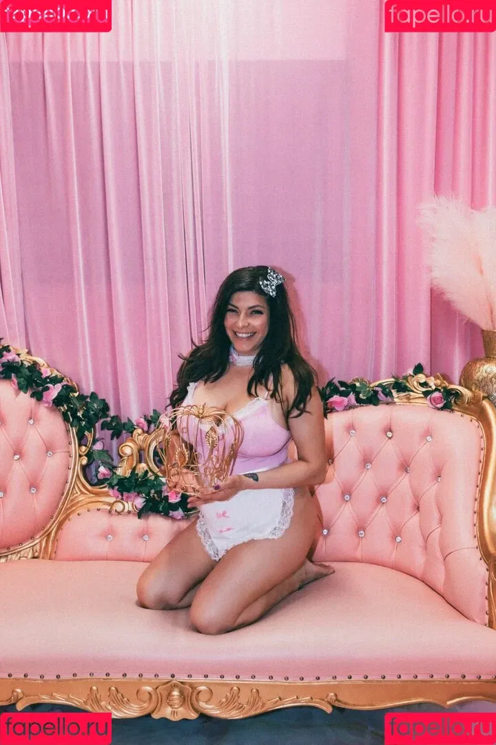 Shelly Martinez / shellyfromcali4 Onlyfans Photo Gallery 