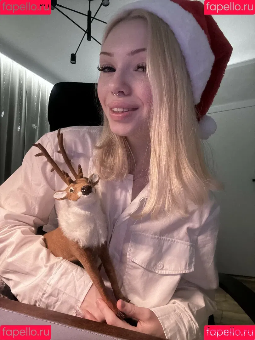 Mia_bluebird / clarathestudent / miabluebird Onlyfans Photo Gallery 