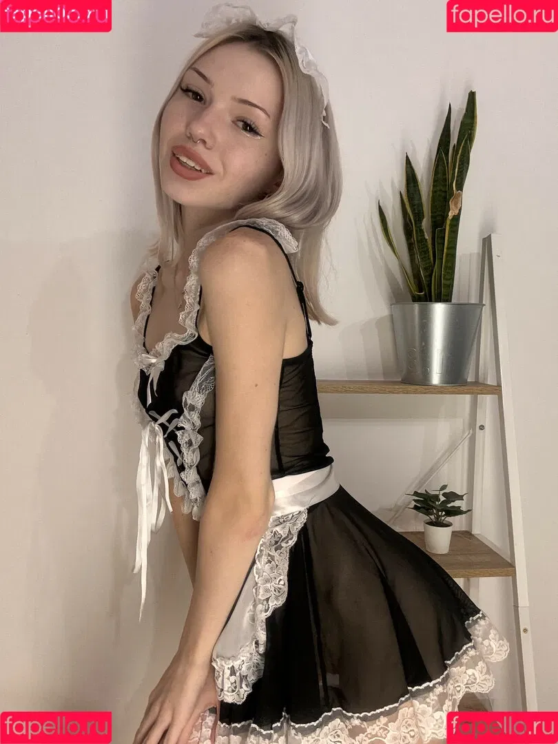 Mia_bluebird / clarathestudent / miabluebird Onlyfans Photo Gallery 